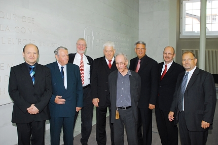 Foto: Die neu ernannten Ehrenmitglieder zusammen mit dem Vorstand der Kammer