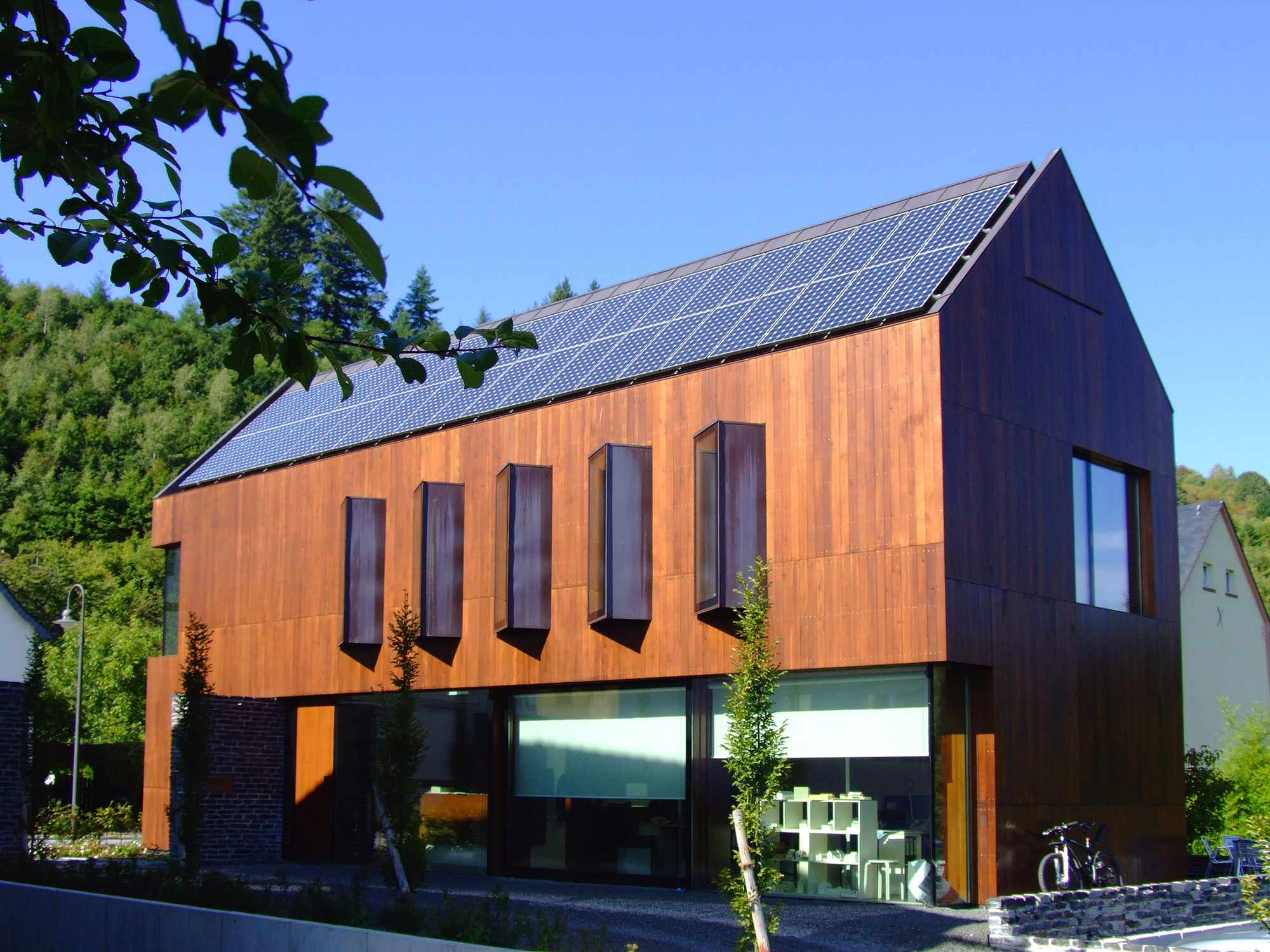 Passivhaus aus Holz mit Glasfront