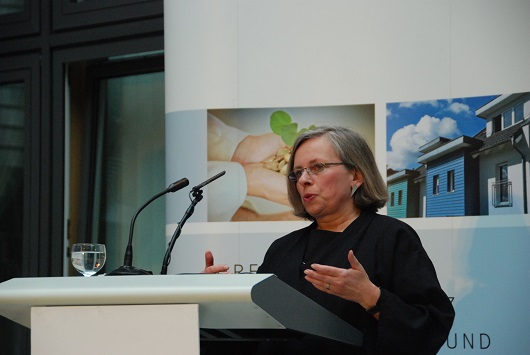 Architektin und Innenarchitektin Barbara Rieke-Güntsche bei ihrem Vortrag Foto: B. Maack