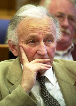 Foto: Günter Behnisch während der Laudatio am 10. Mai 2001