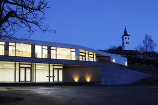 Linda Blatzek, Trier