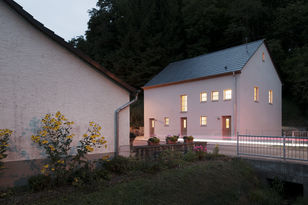 Linda Blatzek, Trier